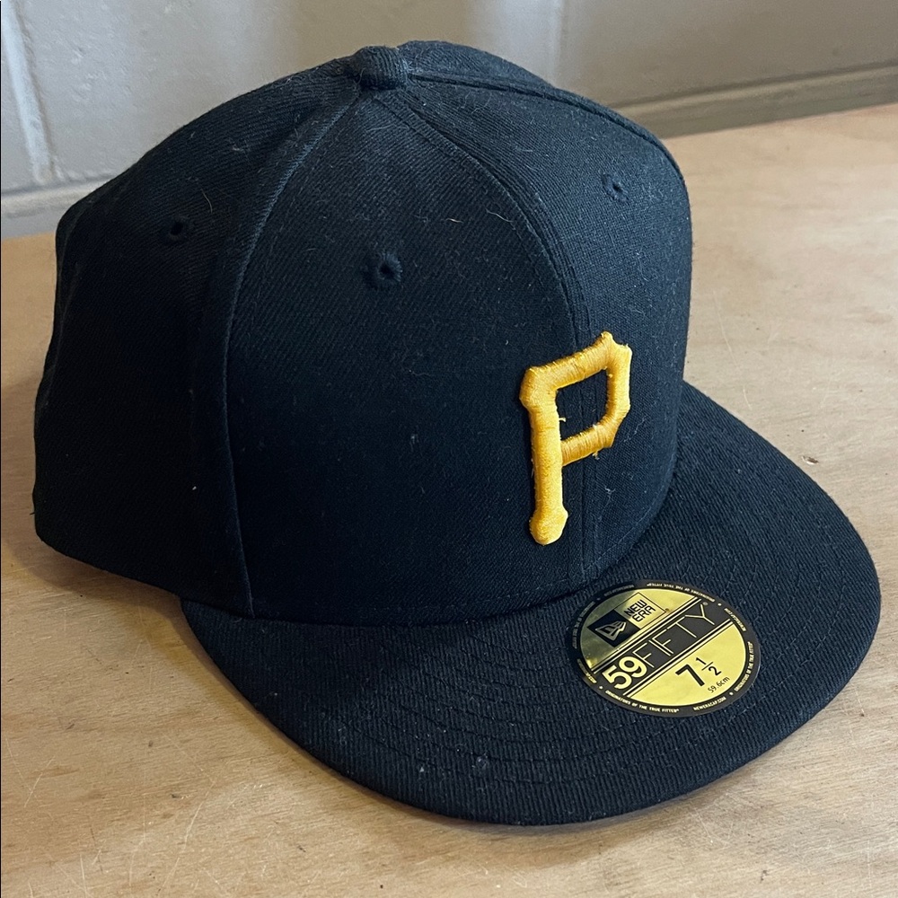 New Era Pittsburgh Pirates Black and Gold Cap Size 7 1/2